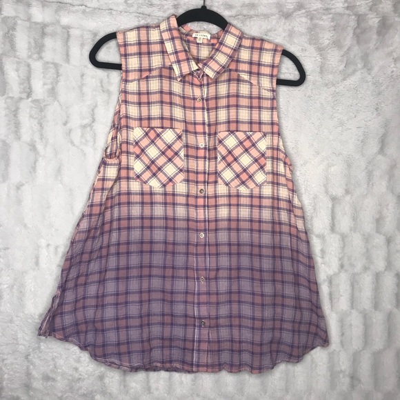 En Creme Tops - NWT En Creme Plaid Button Down SleevlessTop